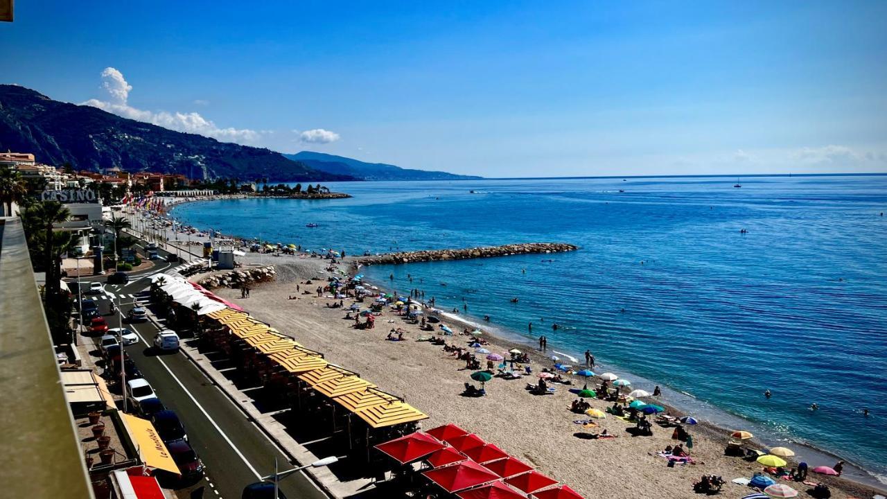 Seaviews By Jenni Menton, La Suite, Superbe Front De Mer, Top Emplacement Avec Terrasse Et Parking! Bagian luar foto