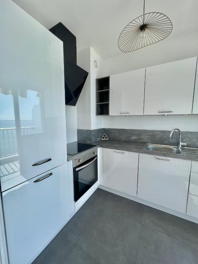 Seaviews By Jenni Menton, La Suite, Superbe Front De Mer, Top Emplacement Avec Terrasse Et Parking! Bagian luar foto