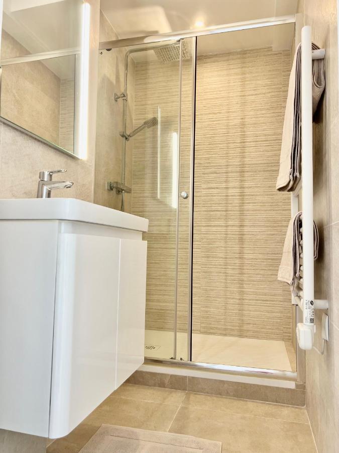 Seaviews By Jenni Menton, La Suite, Superbe Front De Mer, Top Emplacement Avec Terrasse Et Parking! Bagian luar foto
