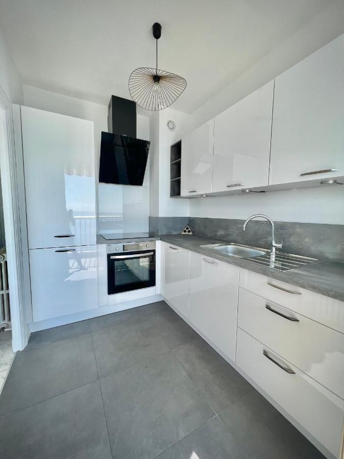Seaviews By Jenni Menton, La Suite, Superbe Front De Mer, Top Emplacement Avec Terrasse Et Parking! Bagian luar foto
