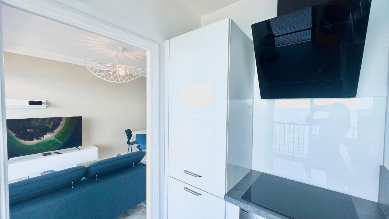 Seaviews By Jenni Menton, La Suite, Superbe Front De Mer, Top Emplacement Avec Terrasse Et Parking! Bagian luar foto